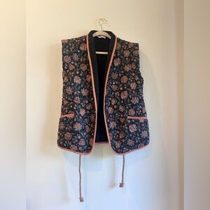 MANGO vest size xs/s really well made and light!